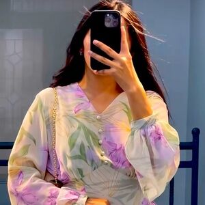 Meet your Posher, Niru